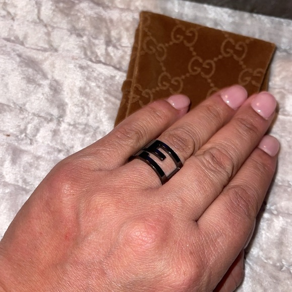 Gucci Preloved ring size 17 cm which is a USA size 6 - Picture 5 of 11